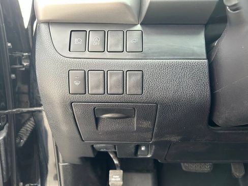 Used 2019 Toyota Highlander XLE FWD image 16