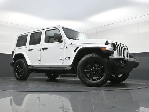 Used 2022 Jeep Wrangler Unlimited Sahara AWD/4WD image 25