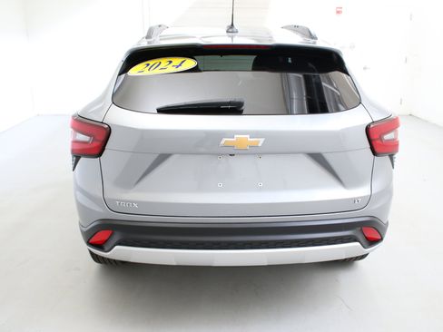 Used 2024 Chevrolet Trax LT w/ Driver Confidence Package FWD image 8