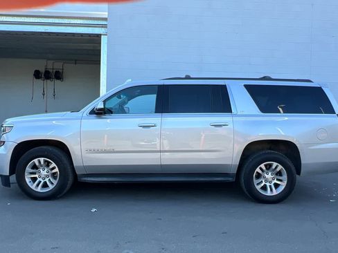 Used 2019 Chevrolet Suburban LT image 6