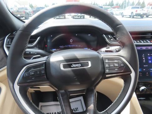 Used 2023 Jeep Grand Cherokee Limited w/ Luxury Tech Group II AWD/4WD image 37