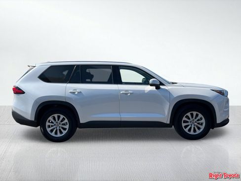 Certified 2024 Toyota Grand Highlander FWD image 8