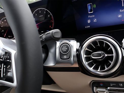 New 2025 Mercedes-Benz GLB 250 4MATIC image 29