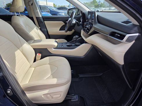 Used 2023 Toyota Highlander XLE FWD image 17