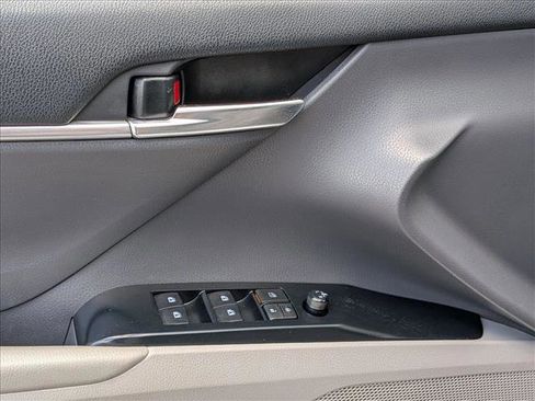 Used 2020 Toyota Camry LE FWD image 4
