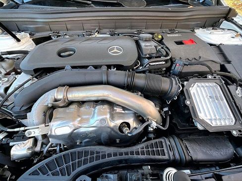 Used 2025 Mercedes-Benz GLB 250 4MATIC image 9