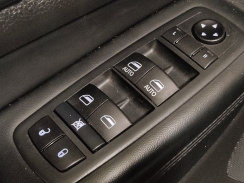 Used 2020 Jeep Grand Cherokee Altitude RWD image 27