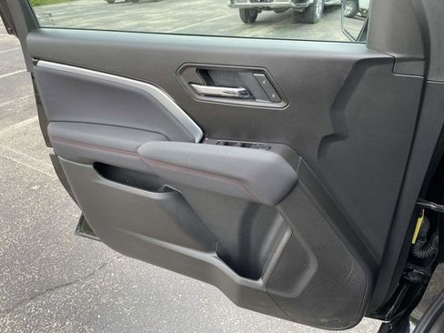 Used 2025 Chevrolet Colorado Z71 AWD/4WD image 27