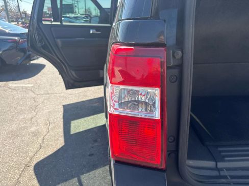 Used 2008 Ford Expedition XLT image 16
