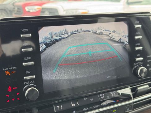 Used 2023 Toyota Sienna XLE w/ XLE Plus Package image 25