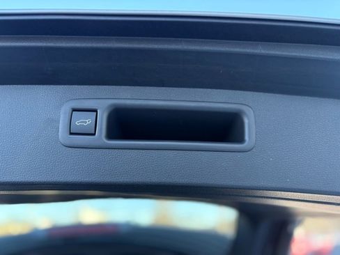 New 2026 Toyota Highlander XLE image 19