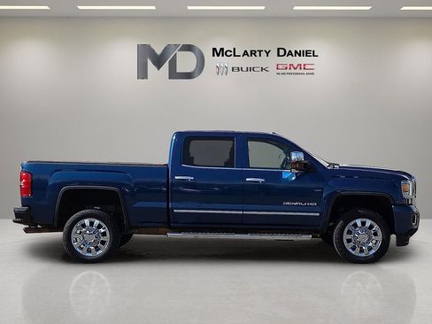 Certified 2017 GMC Sierra 2500 Denali image 6