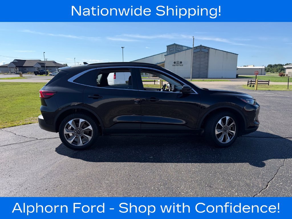 Used 2023 Ford Escape Platinum AWD/4WD image 2