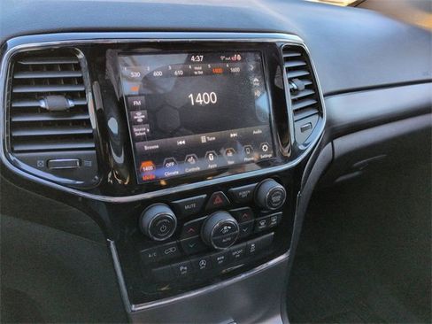Used 2020 Jeep Grand Cherokee Altitude image 17