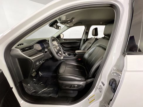 Used 2023 Jeep Grand Cherokee Limited image 21