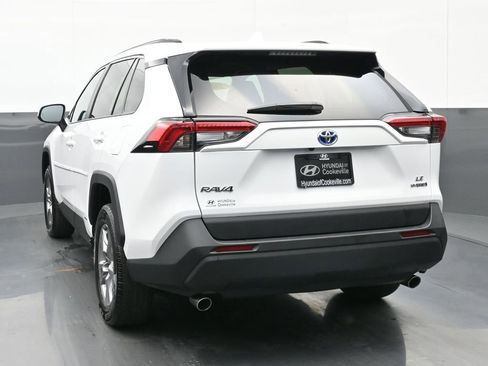 Used 2024 Toyota RAV4 LE AWD/4WD image 4