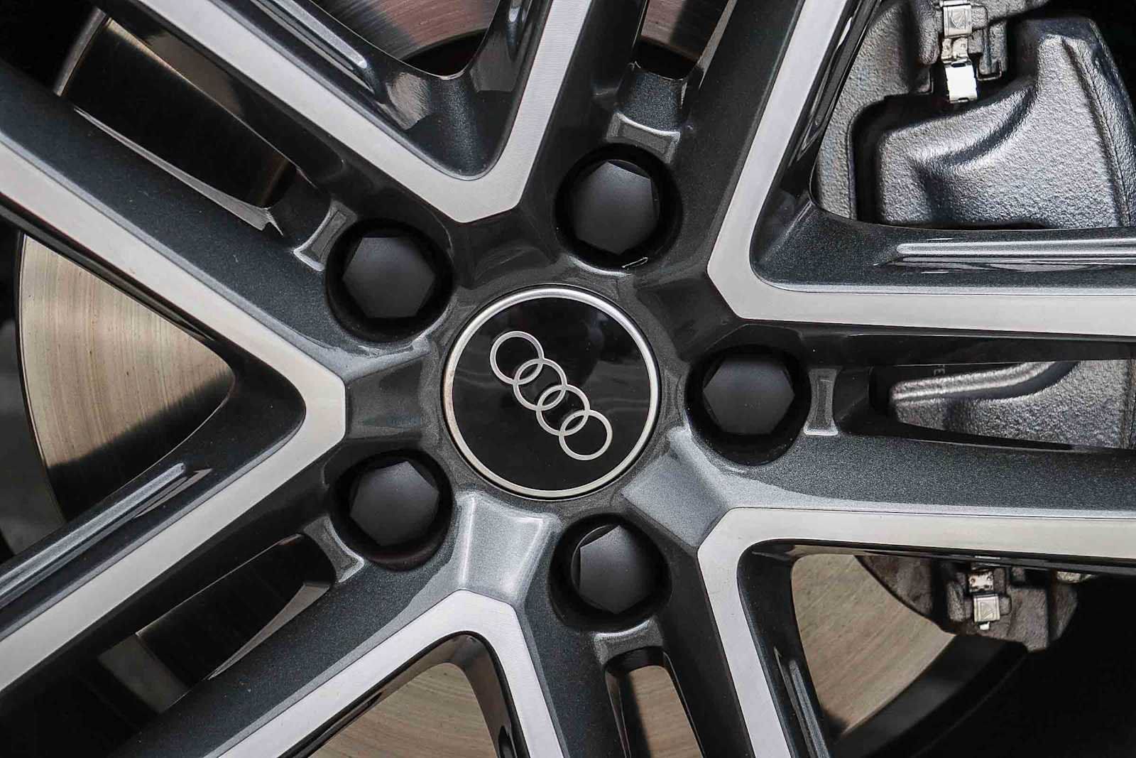 Used 2025 Audi Q5 Premium w/ Convenience Package AWD/4WD image 15