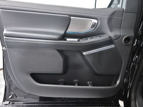 Used 2025 Ford Expedition Max Platinum AWD/4WD image 19