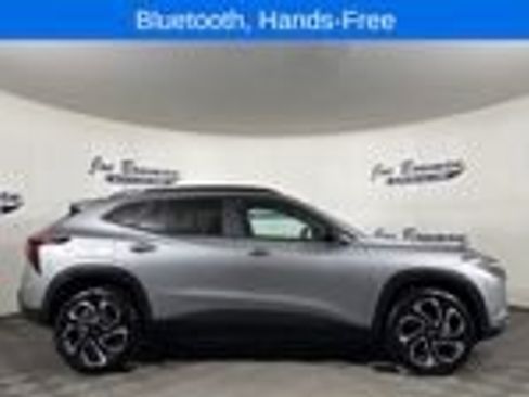 Used 2025 Chevrolet Trax RS w/ Driver Confidence Package FWD image 5