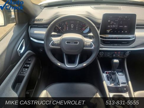 Used 2025 Jeep Compass Latitude AWD/4WD image 11