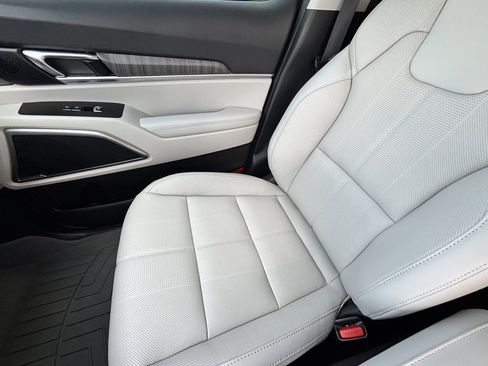 Used 2024 Kia Telluride EX image 15