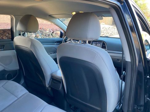 Used 2017 Hyundai Elantra SE image 40