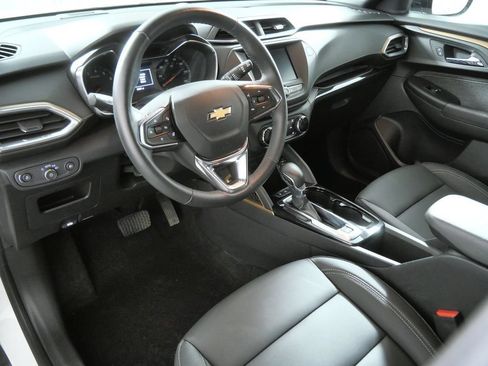 Used 2023 Chevrolet TrailBlazer ACTIV AWD/4WD image 2