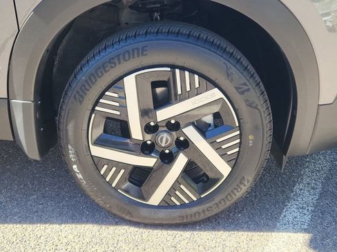 Certified 2025 Nissan Kicks SV image 16