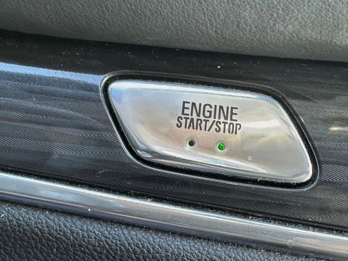 Used 2018 Buick Enclave Essence image 32