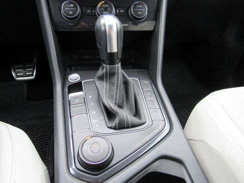 Used 2021 Volkswagen Tiguan SE R-Line image 24