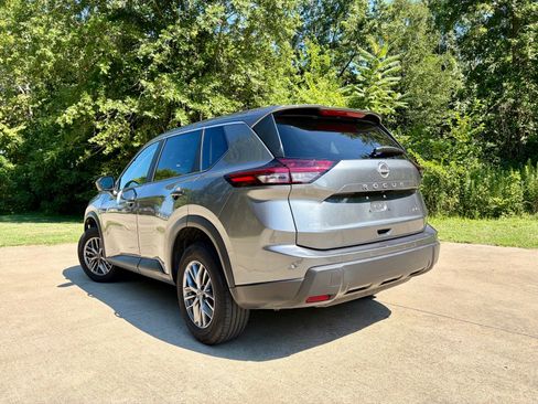 Used 2024 Nissan Rogue S AWD/4WD image 8