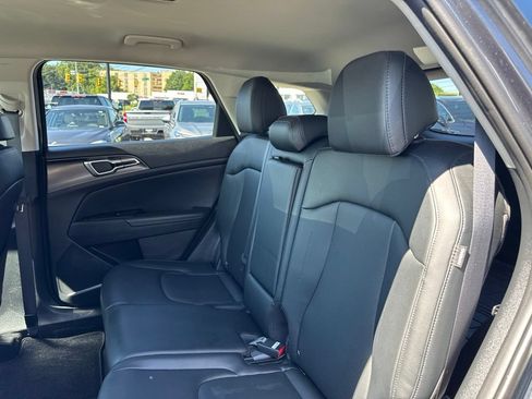 Used 2025 Kia Sportage EX FWD image 27