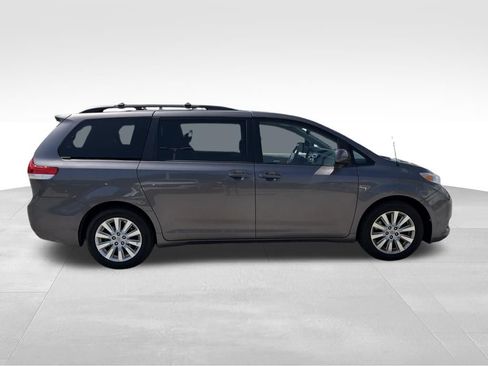 Used 2014 Toyota Sienna LE AWD/4WD image 7