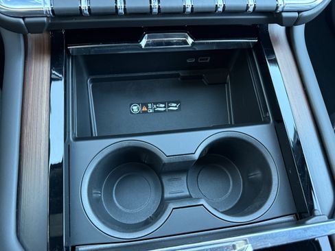 Used 2025 GMC Yukon XL Denali image 28