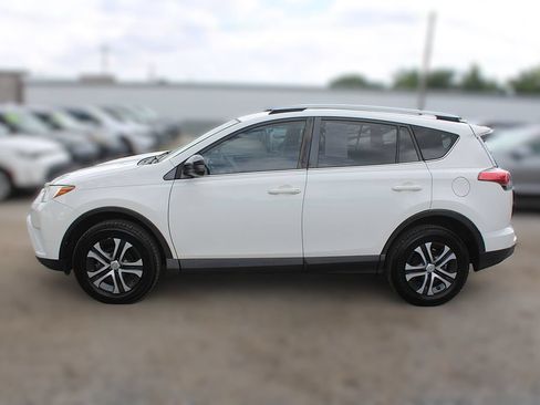 Used 2018 Toyota RAV4 LE FWD image 13
