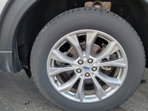 Used 2022 Ford Explorer XLT w/ Equipment Group 202A image 13
