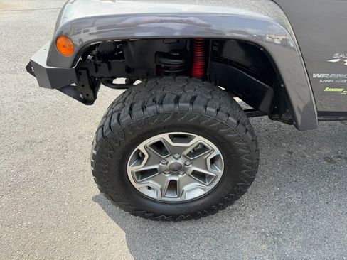 Used 2017 Jeep Wrangler Unlimited Sahara w/ Max Tow Package AWD/4WD image 18