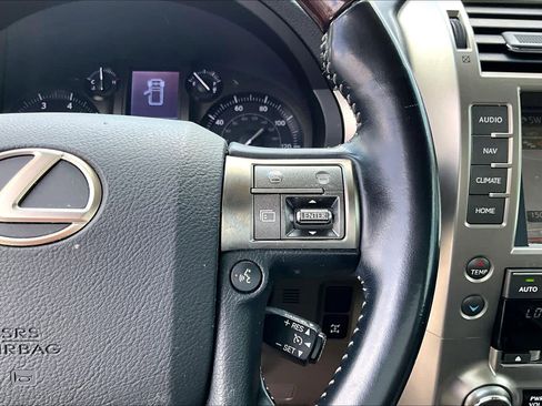 Used 2018 Lexus GX 460 Premium w/ Premium Package AWD/4WD image 23