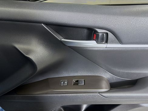 Used 2024 Toyota Camry SE image 30