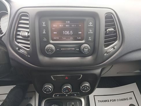 Used 2018 Jeep Compass Latitude w/ Cold Weather Group AWD/4WD image 10