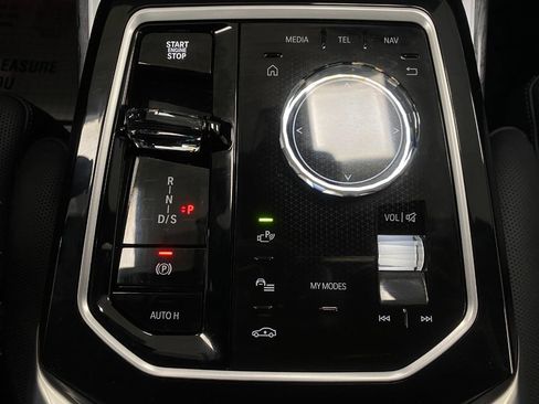 Certified 2025 BMW 760i xDrive w/ Executive Package image 27