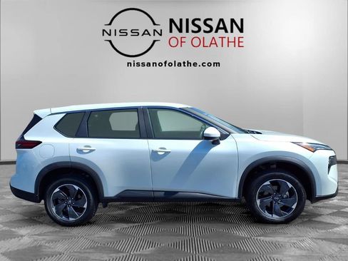 Used 2025 Nissan Rogue SV AWD/4WD image 29