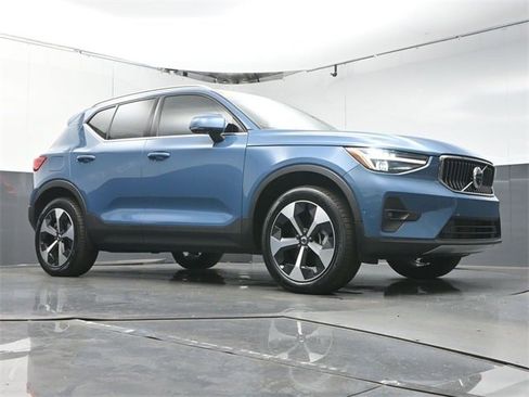 Certified 2024 Volvo XC40 B5 Plus w/ Protection Package Premier image 41