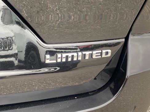 Used 2023 Jeep Grand Cherokee Limited image 7