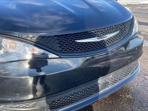 Used 2024 Chrysler Voyager LX image 30