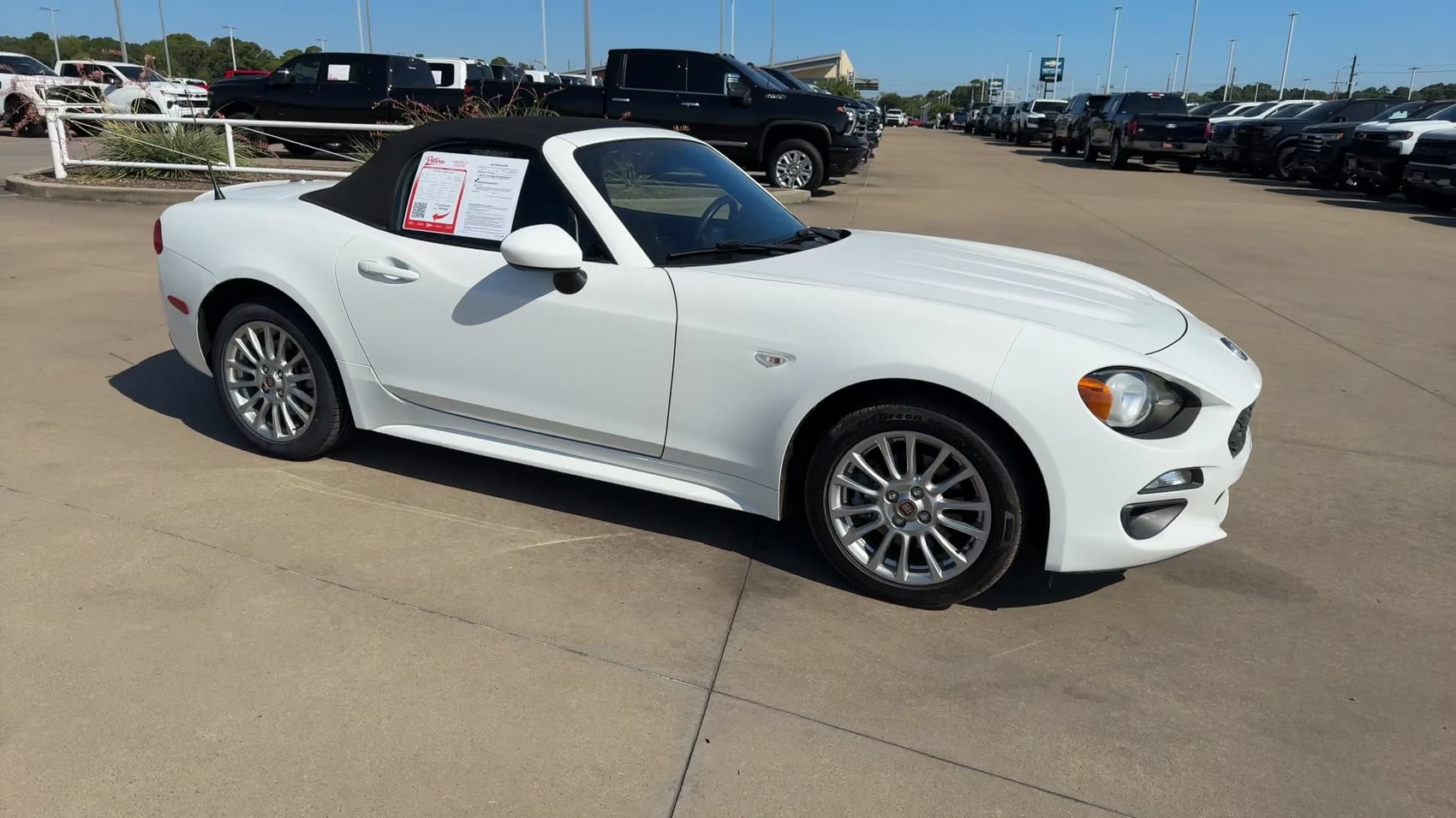 Used 2017 FIAT 124 Spider Classica RWD image 2