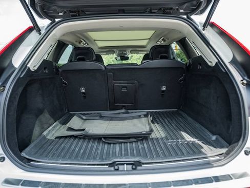 Certified 2023 Volvo XC60 B5 Plus w/ Climate Package AWD/4WD image 10