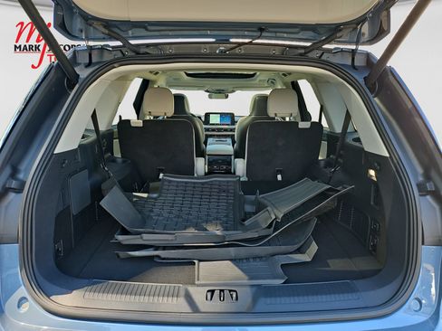 Used 2025 Lincoln Aviator Reserve w/ Equipment Group 201A AWD/4WD image 13