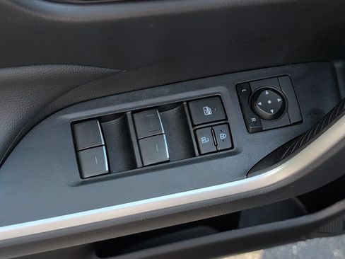 Used 2025 Toyota RAV4 XLE AWD/4WD image 18