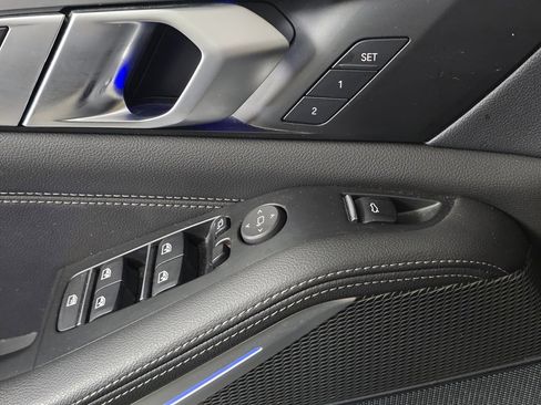 Used 2022 BMW X5 xDrive40i w/ M Sport Package image 13